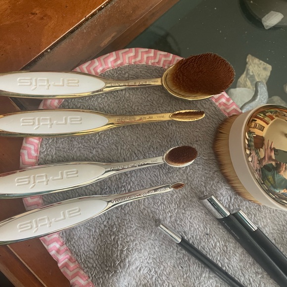 SOLD—Artis Fluenta/Elite brush lot - Picture 4 of 8